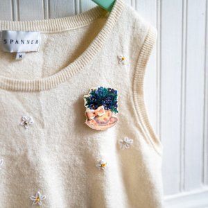 Fabric brooch victorian tea cup and flower bouquet